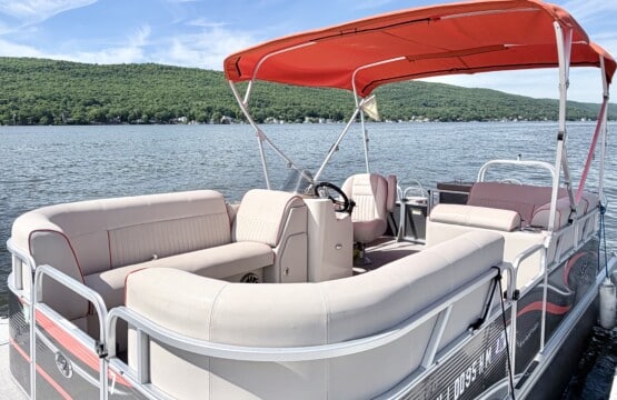 Included Qwest 820 Pontoon