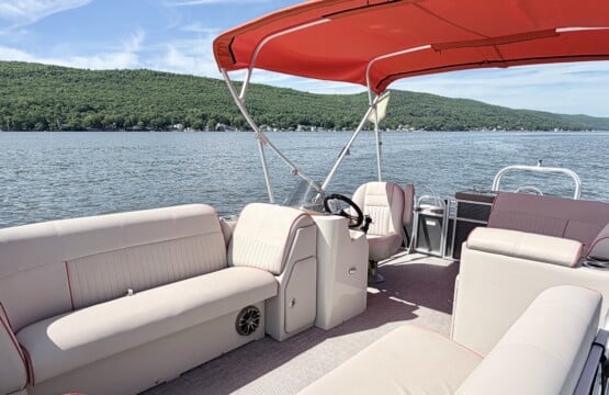 Included Qwest 820 Pontoon