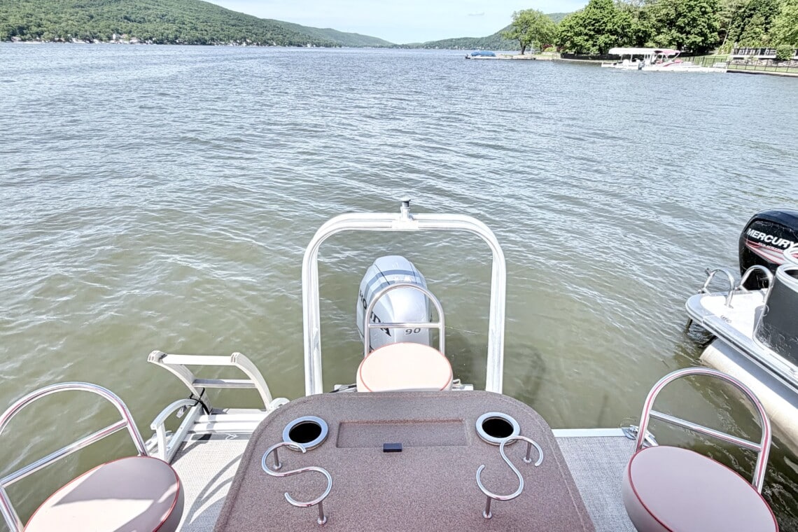 Included Qwest 820 Pontoon