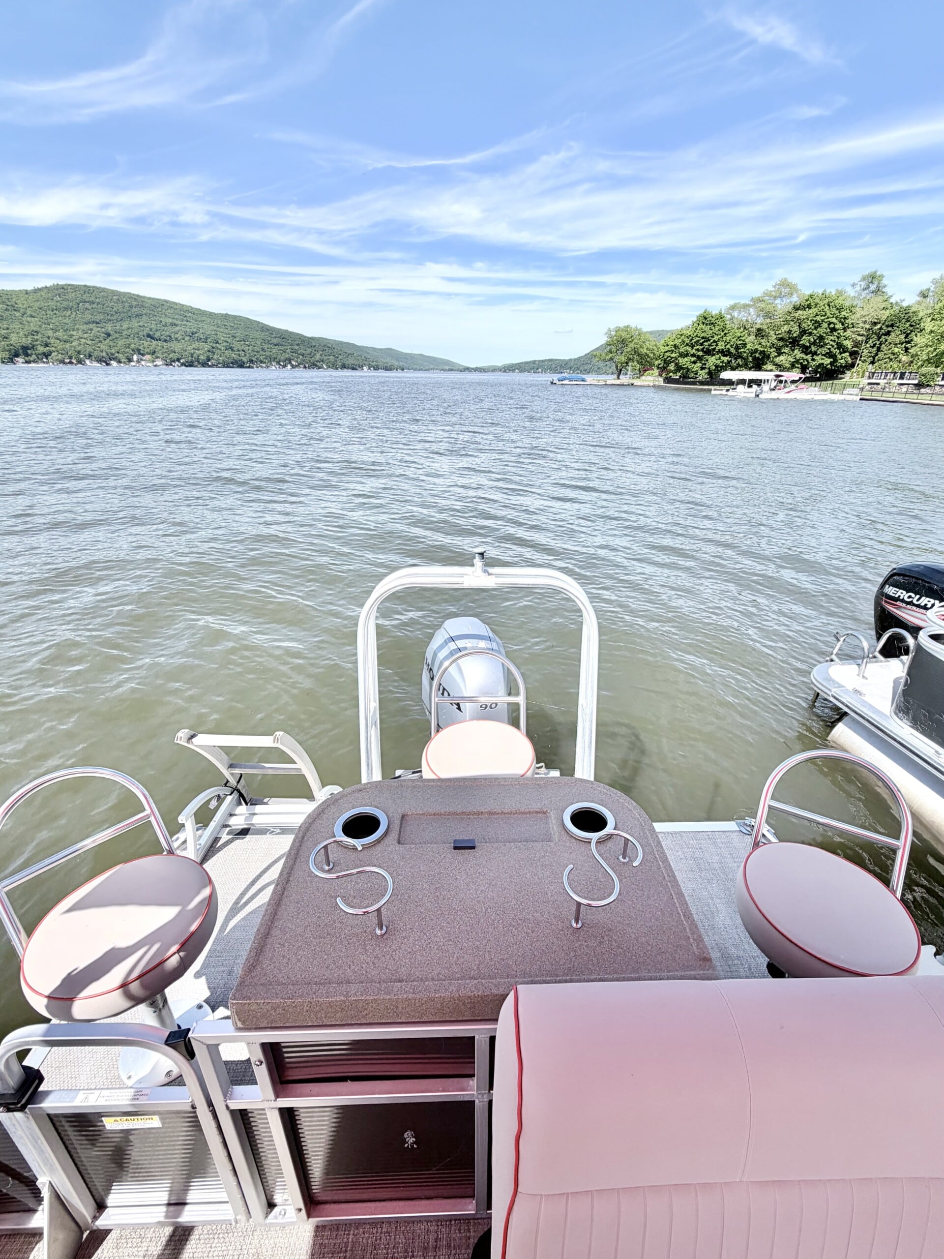 Included Qwest 820 Pontoon