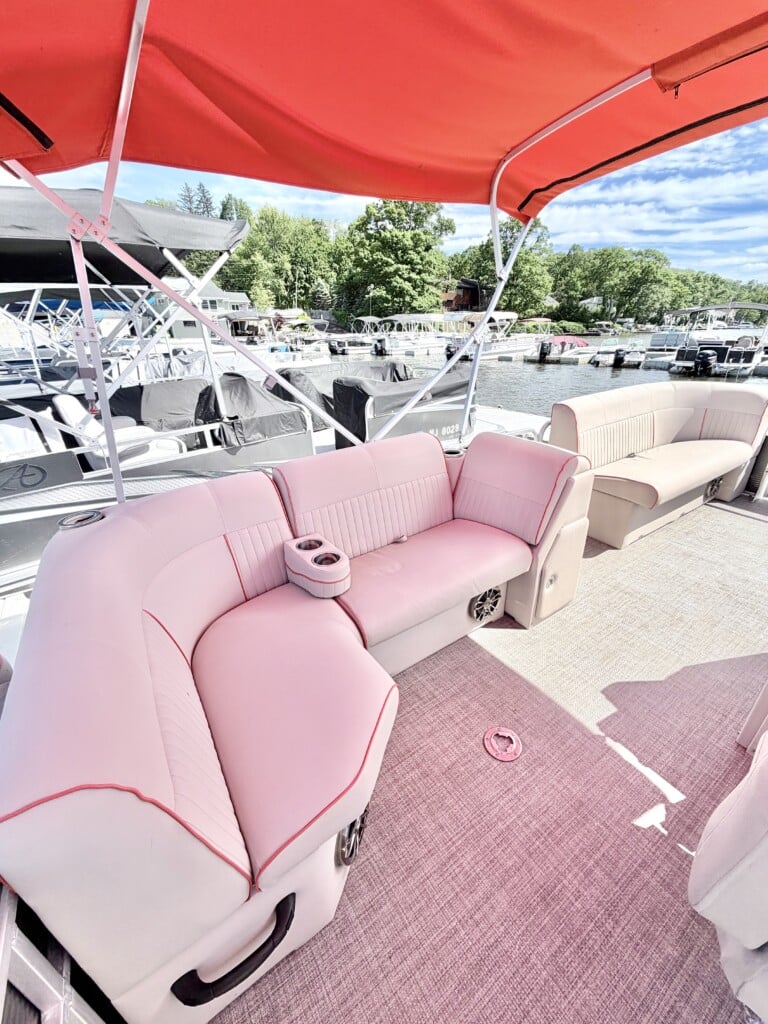 Included Qwest 820 Pontoon