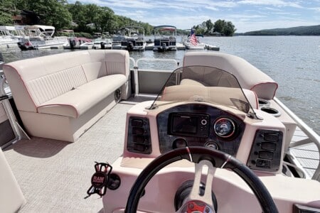 Included Qwest 820 Pontoon