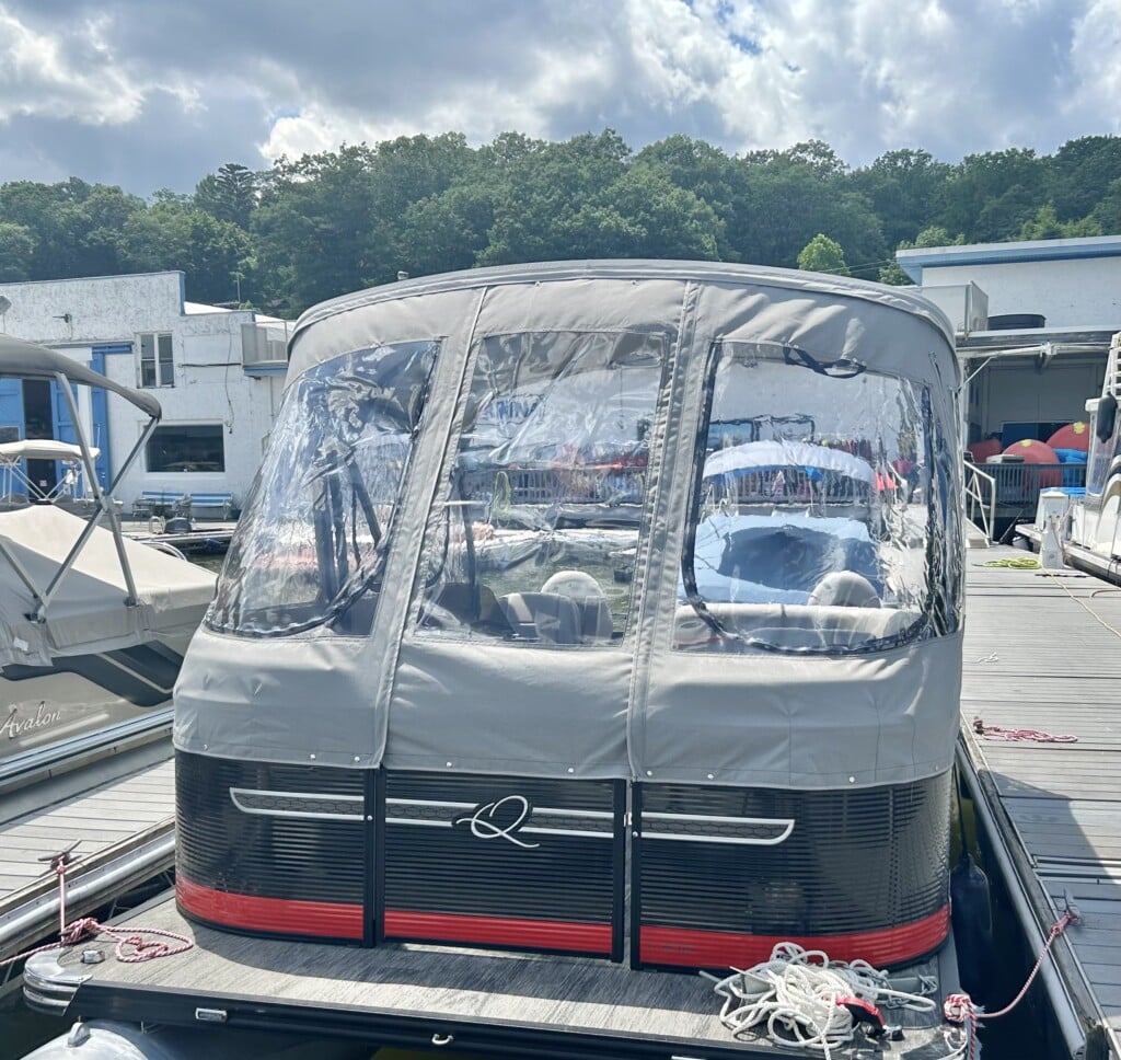 Included Qwest L818 Pontoon