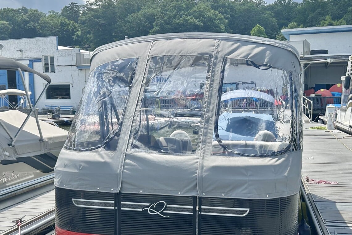 Included Qwest L818 Pontoon