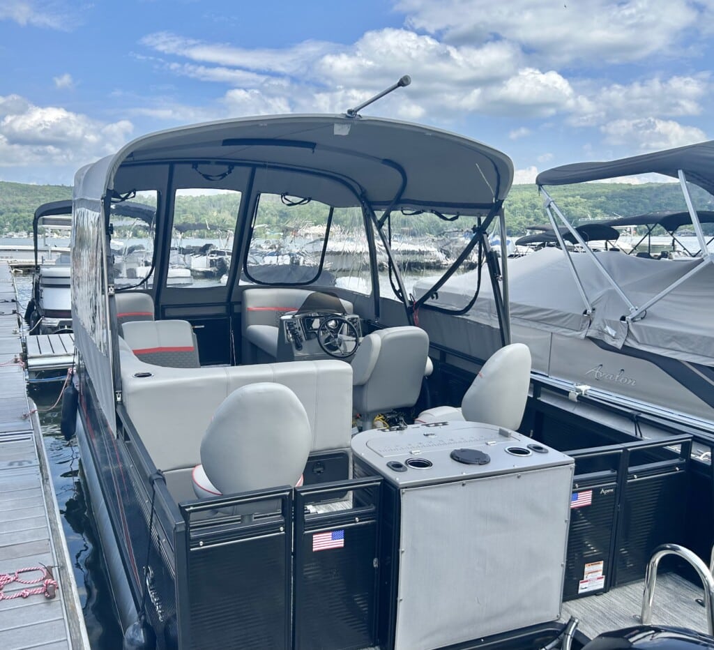 Included Qwest L818 Pontoon