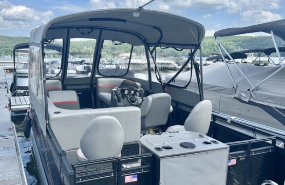 Included Qwest L818 Pontoon